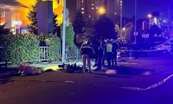 Küçükçekmece'de motosikletle otomobil çarpıştı: 1 kişi yaşamını yitirdi, 1 kişi ağır yaralandı