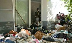Kuşadası'nda kötü koku şikayeti üzerine 6 kamyon çöp çıkarıldı