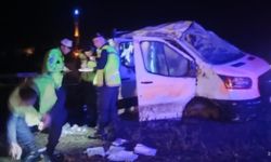 Manisa Sarıgöl'de yağışlı yolda otomobil takla attı, 4 kişi yaralandı