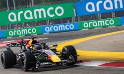 Max Verstappen Singapur Grand Prix'sinde birinciliği kazandı