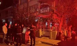 Mersin'de 3 Katlı Binanın Zemini Çöktü, 40 Kişi Tahliye Edildi