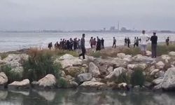 Mersin'de denize giren 3 gençten biri boğularak yaşamını yitirdi