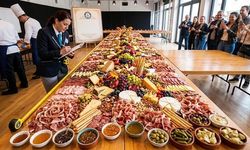 Paris'te 500 Kilogramlık Dev Şarküteri Tabağı Guinness Rekoru Kırdı