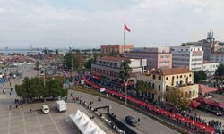 Samsun'da 1919 Metrelik Bayrakla Cumhuriyet Yürüyüşü Düzenlendi