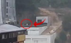Sarıyer'de sel felaketi anları ve çatıyı basan suyun görüntüleri