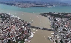 Şiddetli Yağış Sonrası Haliç'in Rengi Değişti ve Boğaz'a Aktı