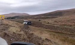 Sivas'ta yolcu otobüsü tarlaya devrildi: 2 çocuk dahil 9 kişi yaralandı