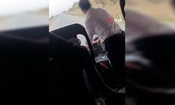 Yolda seyreden yolcu otobüsünde şaşırtan şoför değişikliği yaşandı