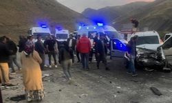 Yüksekova'da iki trafik kazasında 10 kişi yaralandı
