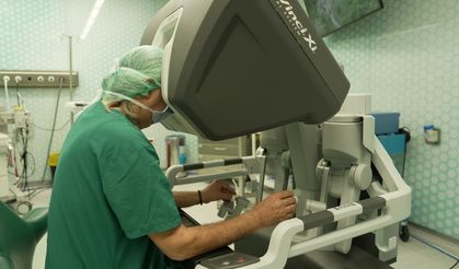 Ameliyatlarda yeni dönem! Neşterin yerini robot kolları alıyor