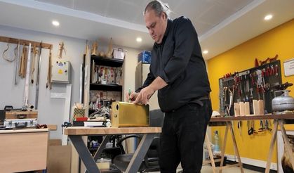 Bakan Kurum görüntüleri paylaştı: Atık malzemeler onun ellerinde melodiye dönüşüyor