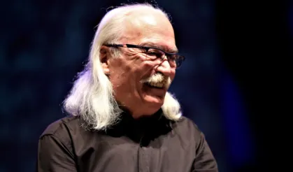 Moğollar’ın Efsanesi Cahit Berkay Aracıyla Restorana Daldı!