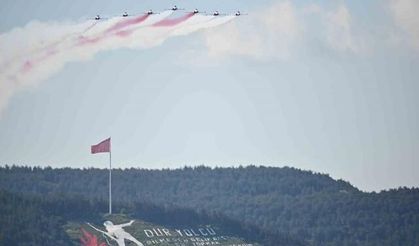 Türk Yıldızları Çanakkale Semalarında Gösteri Uçuşu Yaptı
