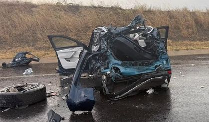 Çanakkale'de LNG yüklü tankere çarpan otomobilde 2 kişi hayatını kaybetti