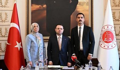 Adalet Bakanı Gürlek, Muhsin Yazıcıoğlu'nun Ailesiyle Görüştü