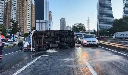 Esenyurt'ta Zincirleme Trafik Kazası: 11 Araç Çarpıştı, 6 Yaralı Var