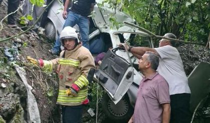 Hatay Yayla Yolunda Uçurumdan Düşen Otomobilde 2 Kişi Yaralandı