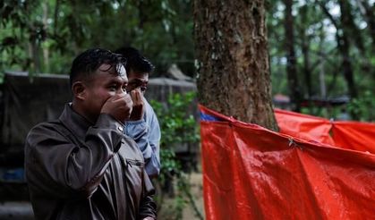 Nepal'deki sel felaketinde cesetlerin çürümeye başlaması salgın riskini artırıyor