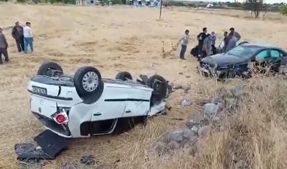 Aksaray'da park halindeki araca çarpan otomobilde 5 kişi yaralandı