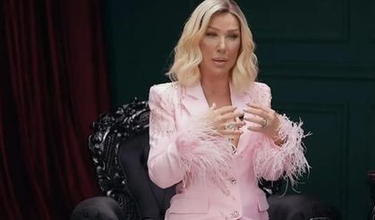 Seda Sayan, annesi ve ablasıyla paylaştığı fotoğrafla dikkat çekti