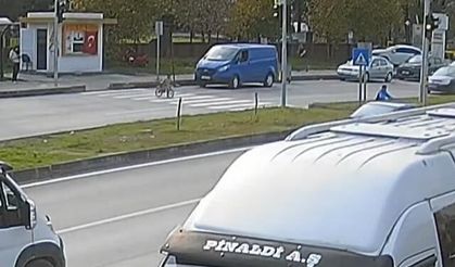 Bartın'da 6 yaşındaki çocuğa otomobil çarptı, kaza anı kamerada