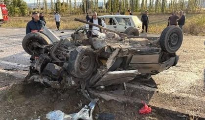 Çorum İskilip'te İki Otomobil Çarpıştı: 5'i Aynı Aileden 7 Kişi Yaralandı