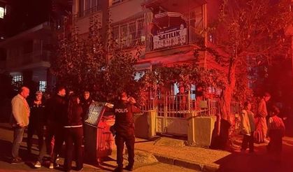 Mersin'de 3 Katlı Binanın Zemini Çöktü, 40 Kişi Tahliye Edildi
