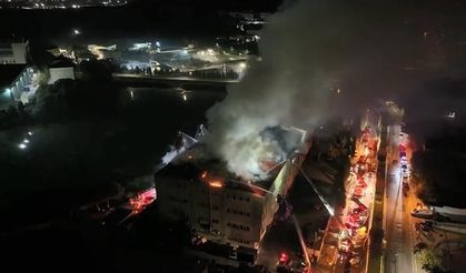 Tuzla'da Ayakkabı Fabrikasında Çıkan Yangın Alevleri 2 Metreyi Buldu