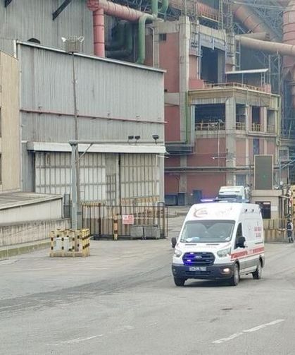 Kocaeli'de Fabrikada Yüksekten Düşen 4 İşçi Yaralandı