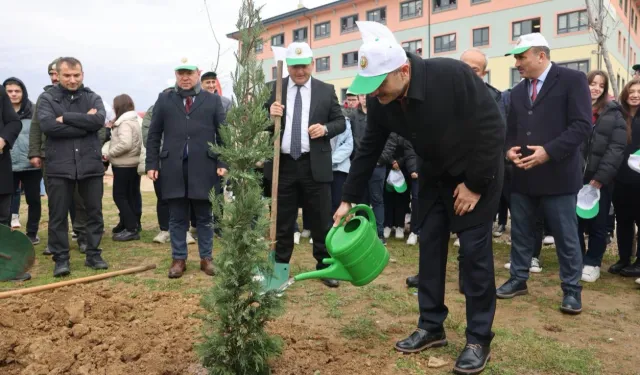 Kocaeli Çayırova’da fidanlar toprakla buluştu
