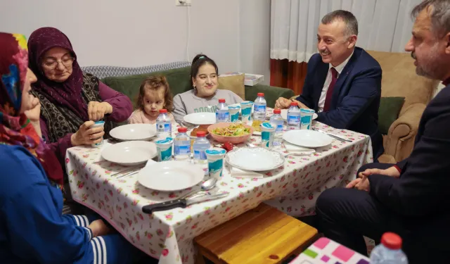 Kocaeli'de Büyükakın, Ramazan ayında ev ziyaretlerine devam ediyor