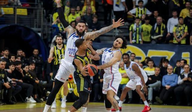Pota derbisinde Anadolu Efes, Fenerbahçe Beko'yu konuk edecek