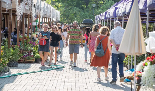 İzmir'de Kültürpark çiçek açtı