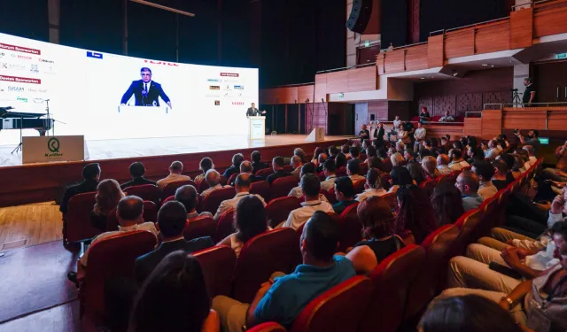 İzmir'de 'mükemmelliği arayış' sempozyumu