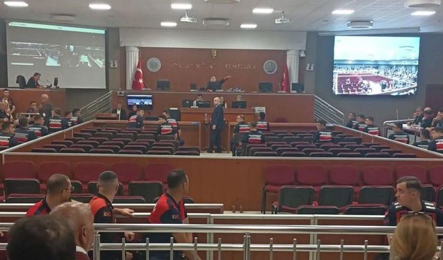 Kaderin cilvesi: Başörtüsü düşmanı Ümit Özdağ'ı başörtülü hakim yargıladı