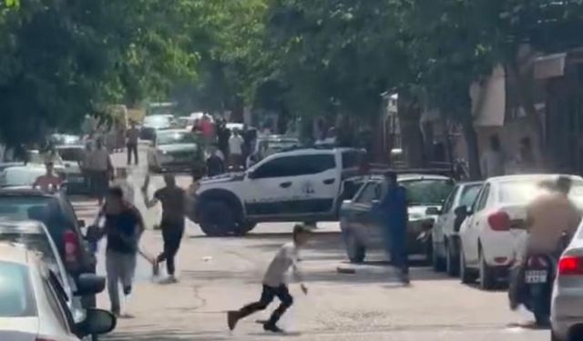 Siverek’te silahlı ve satırlı kavga! O anlar kamerada