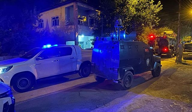 Kalaşnikoflu saldırı: Baba öldü, 3 kızı yaralandı