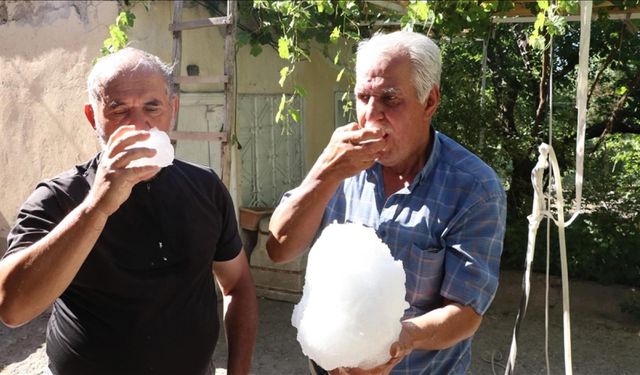'Kar suyu' ile yaz sıcağında serinliyorlar