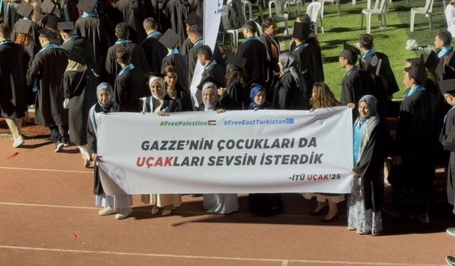 Üniversitelilerden en anlamlı pankart: İTÜ öğrencilerinden Gazze çocuklarına 'uçak' mesajı