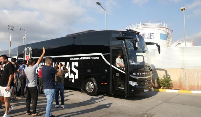 Beşiktaş taraftarından Sergen Yalçın'a sürpriz: Görünce yüzü güldü