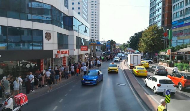Beşiktaş’ta gece yarısı sıraya girdiler: Hediye çeki için 8 saat kuyrukta beklediler