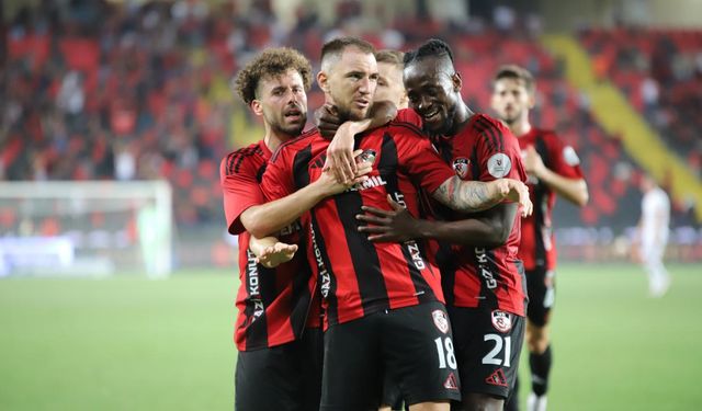 Süper Lig maçı nefesleri kesti! 90+5'te kazandılar