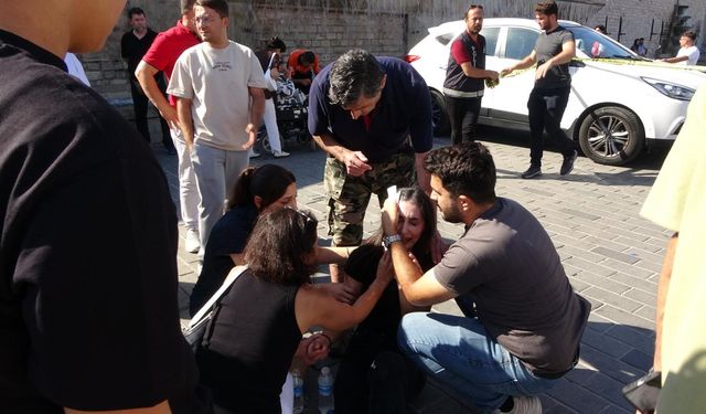 Taksim'de polis aracı aydınlatma direğine çarptı: 4 polis yaralı
