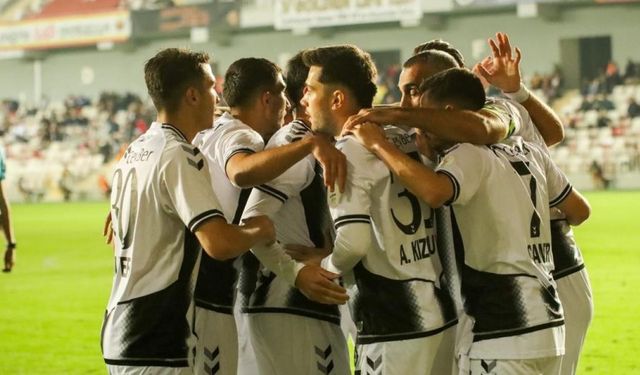 3. Lig ekibi derbide 'şimşek' çaktı! Bu sezon bir ilk oldu