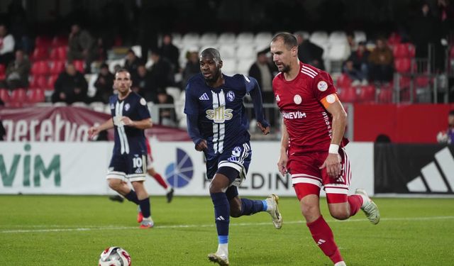 Derbide 1 kırmızı kart 4 gol! Servet Çetin ilk maçını kazandı