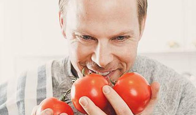 Domatesi böyle tüketenler dikkat: Zararları ortaya çıktı: Kimse bilmiyordu