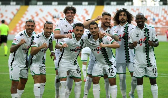 Efsane golcü Türkiye'ye ısındı! 6-0'lık maça 3 golle damga vurdu