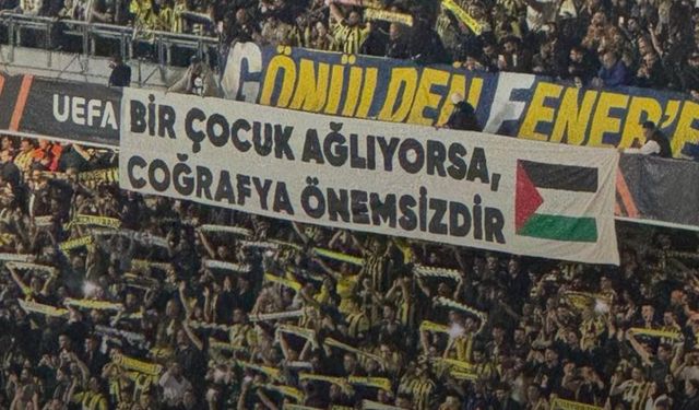 Fenerbahçe taraftarından Filistin için anlamlı pankart