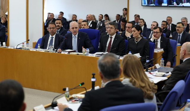 İYİ Partili ismin sözleri sonrası, Kurtulmuş sert tepki gösterip komisyonu terk etti!