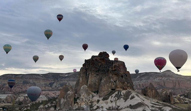 Kapadokya'da balonlara rüzgar engeli